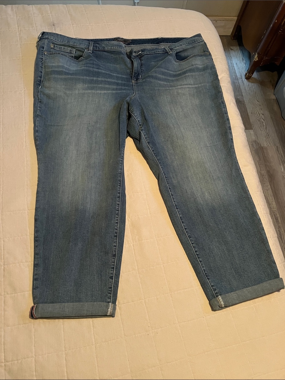 28 Plus size NWOT torrid Midwash Ankle Crop Jeans - Blue